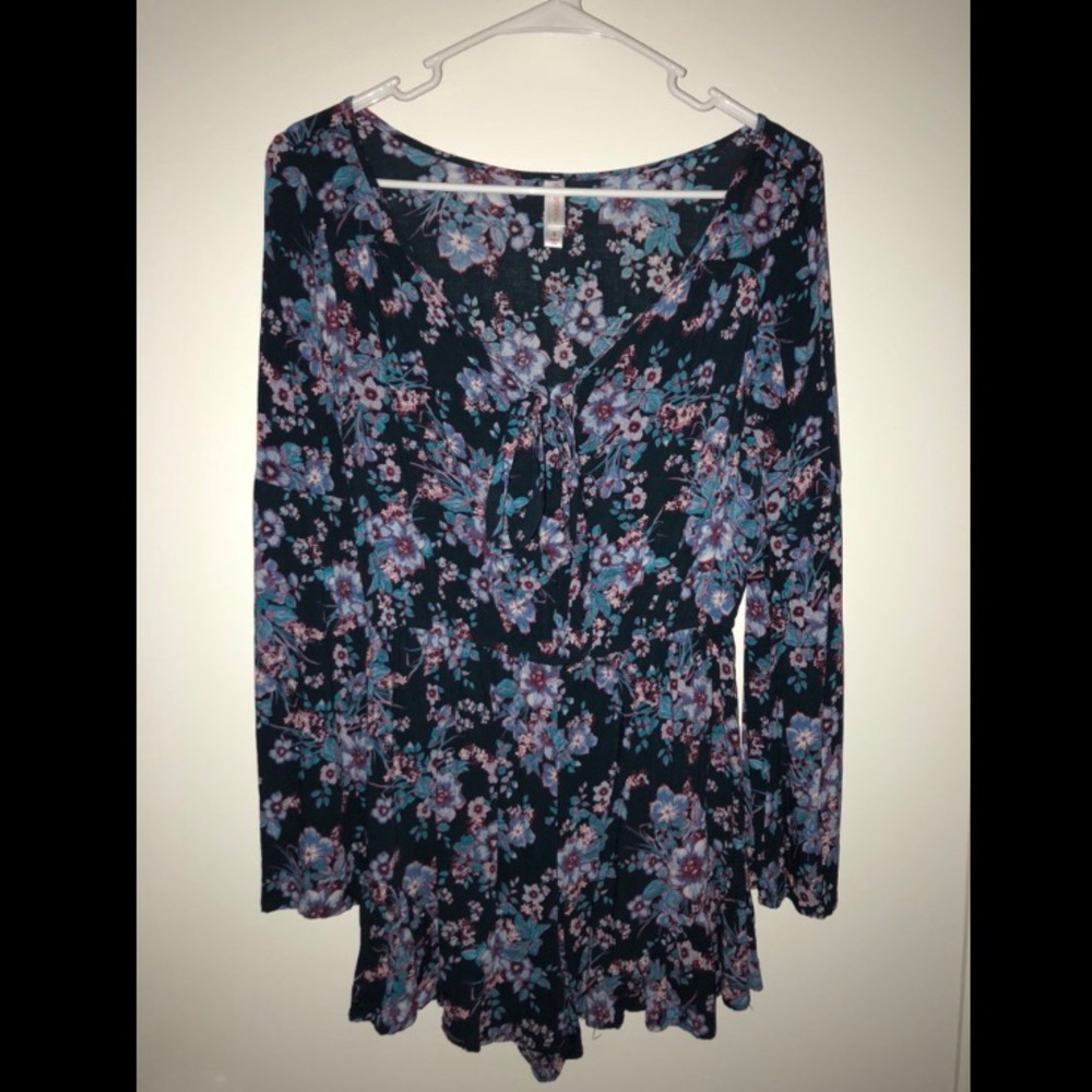 NWOT Long sleeve floral romper - size small